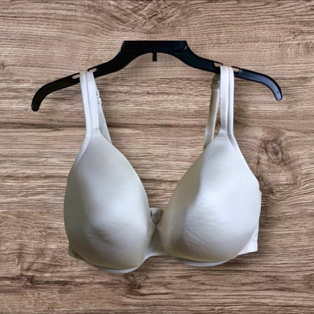Cacique full coverage bra. 38 F. Wires removed!